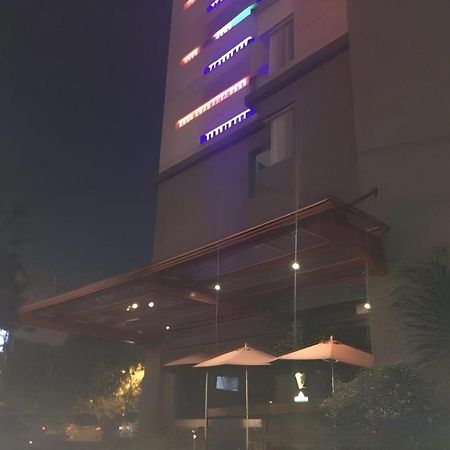 G Suites Hotel By Amithya Surabaya Buitenkant foto