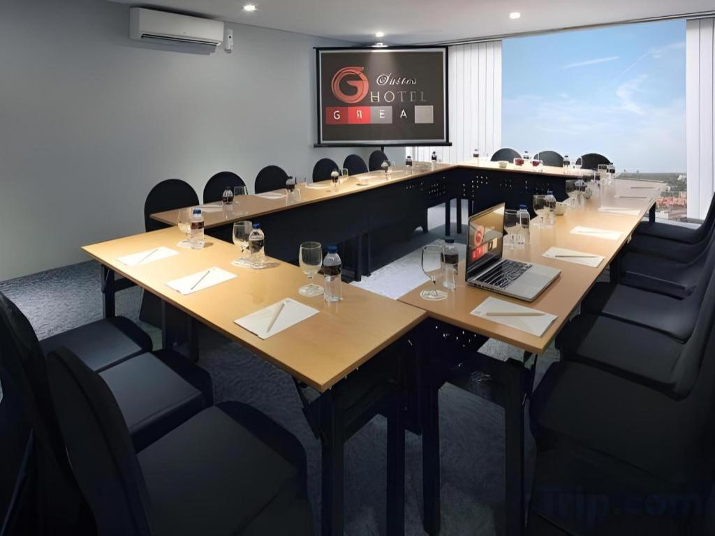 G Suites Hotel By Amithya Surabaya Buitenkant foto